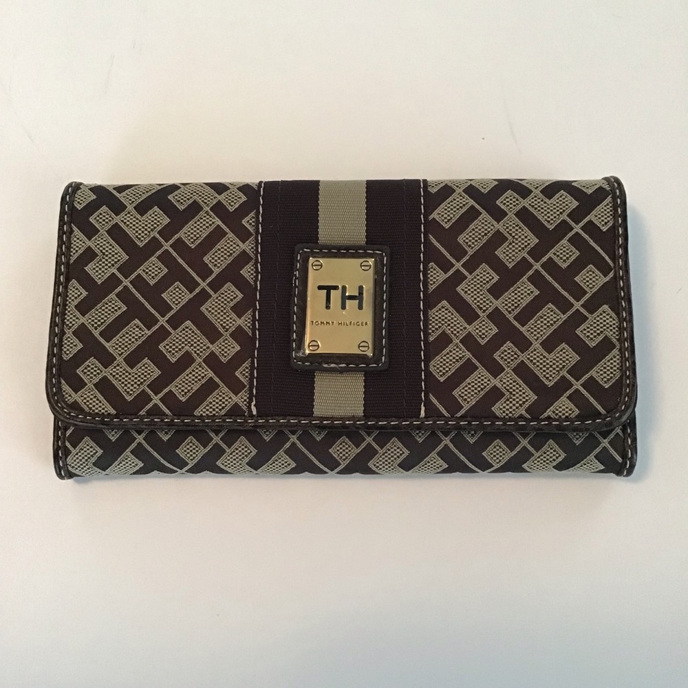 TOMMY HILFIGER: Brown and tan monogram wallet. Snap closure. - Picture 1 of 5